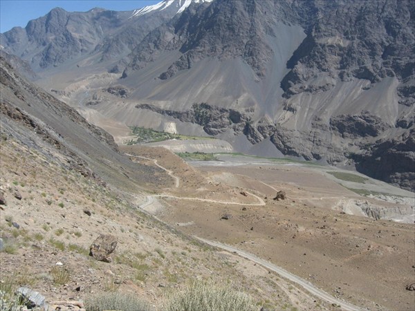 Heading back down to the valley floor with Nisur in the distance